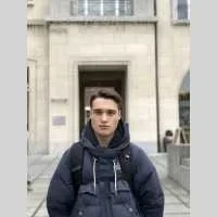 Maksim, babysitter à Chaville