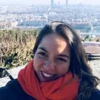 Flor, babysitter à Paris