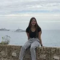 Manon, babysitter à Antibes