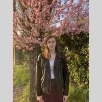 Flora, babysitter à Escles