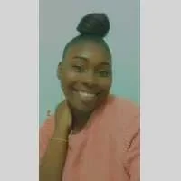 Neftalie, babysitter à Orly