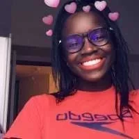 Oumy, babysitter à Grenoble