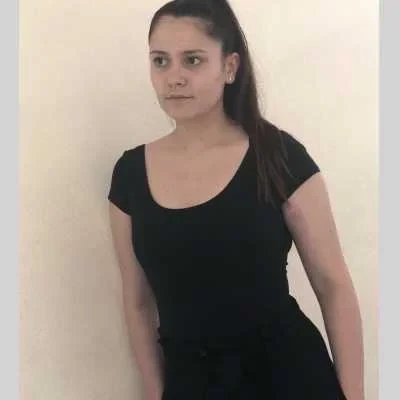 Océane , babysitter à Courbevoie