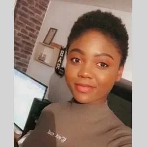 Divine , babysitter à Rouen