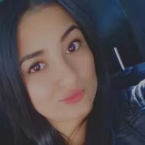 Ibtissem , babysitter à Saint Privat la Montagne