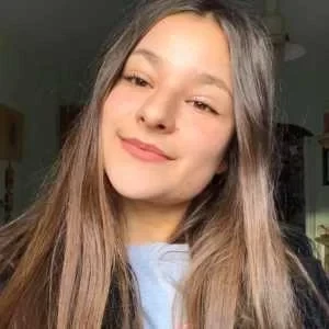 Clara , babysitter à Jonage