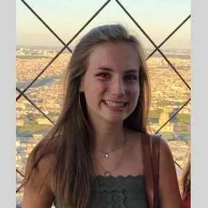 Manon, babysitter à Vineuil Saint Firmin