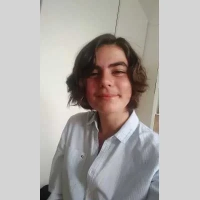 Romane, babysitter à Donville les Bains