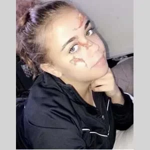 Linsay, babysitter à Nandy