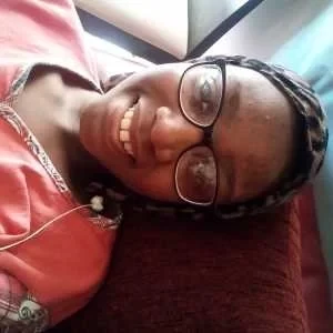 Sharon , babysitter à Villemomble