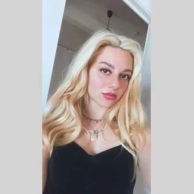 Julia, babysitter à Le Cannet