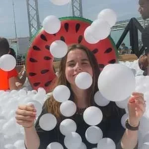 Louise, babysitter à Vincennes