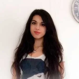 Leyna, babysitter à Montbrison