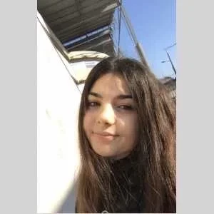 Ella, babysitter à Checy