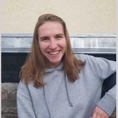 Louise, babysitter à Paris