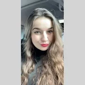 Priscillia , babysitter à Cannes