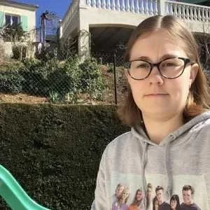 Jennifer , babysitter à Saint Etienne