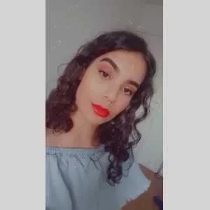 Amira, babysitter à Houilles