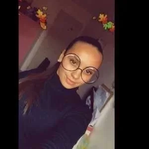 Chahinez, babysitter à Yerres