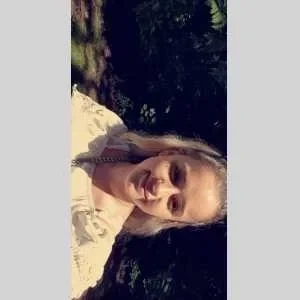 Katell , babysitter à Locmalo