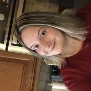 Wendy, babysitter à Joue l Abbe