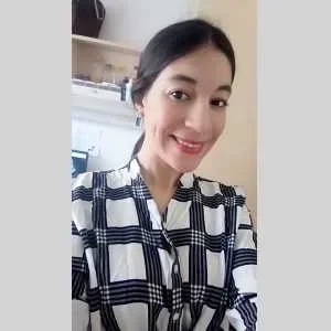 Kamelia, babysitter à Evry