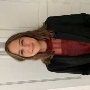 Chloé , babysitter à Ville d Avray