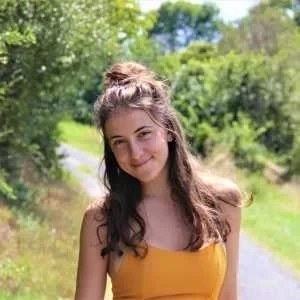 Carla, babysitter à Ambres