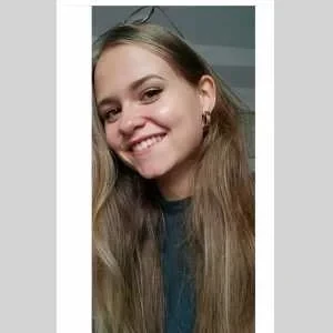 Laura , babysitter à Quimper