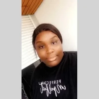 Korotoumou , babysitter à Paris