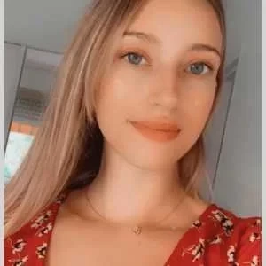 Céline, babysitter à Le Cannet