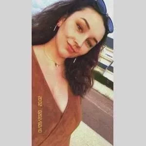 Daphnée , babysitter à Allery