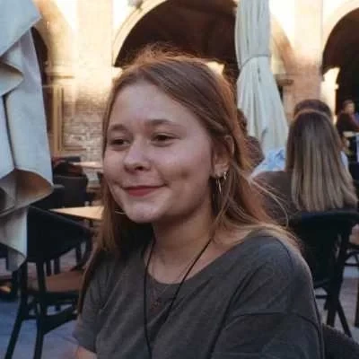 Emma, babysitter à Bron