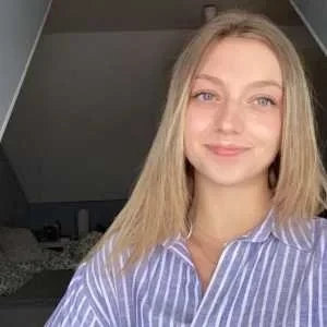 Emma , babysitter à La Chapelle Saint Mesmin