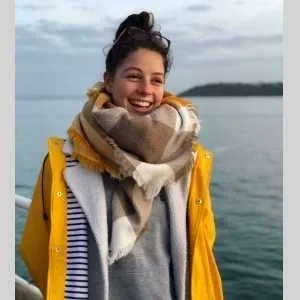 Alice, babysitter à Lons