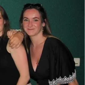 Alyssa , babysitter à Thaon