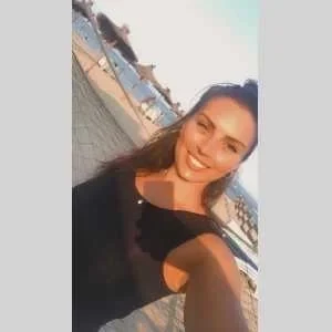 Amandine, babysitter à Bulles