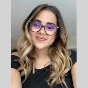 Lola, babysitter à La Rochelle