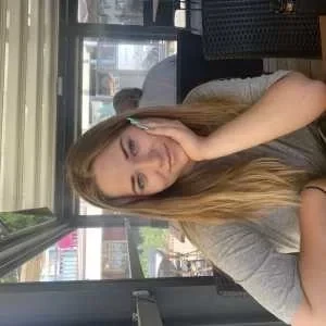 Lou, babysitter à Cannes