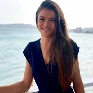 Laura, babysitter à Chens sur Leman