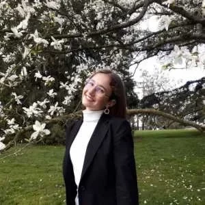 Adele, babysitter à Brece