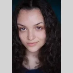 Noa, babysitter à Suresnes