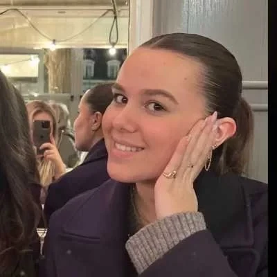 Tina, babysitter à Touques