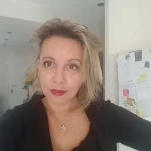 Carole, babysitter à Vert le Petit