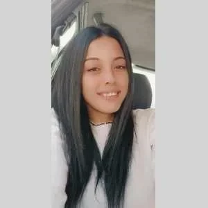 Laura , babysitter à Alzonne