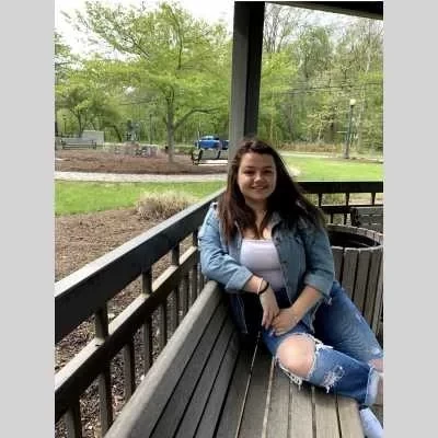 Laura, babysitter à Serris