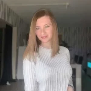 Kenza, babysitter à Sedan