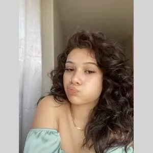 Ines, babysitter à Clamart