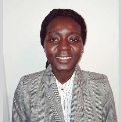 Lily, babysitter à Les Pavillons sous Bois