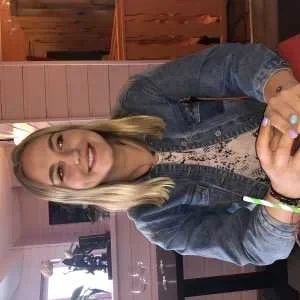 Oceane , babysitter à Merignies